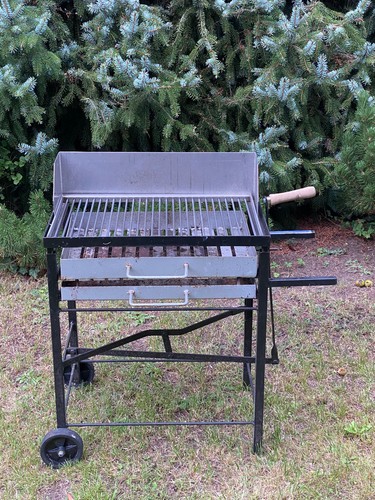 Holzkohlengrill